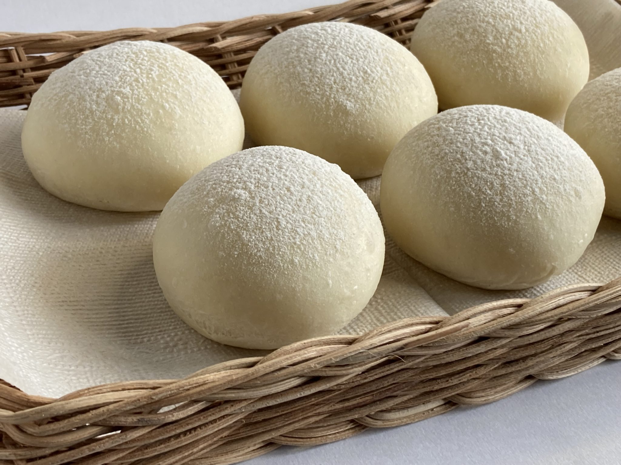 【ふわふわで柔らかい♪】低温長時間発酵で作る 白い丸パン 【レシピ動画付き】 | ゆめろんのパンレシピ